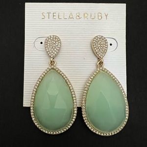 💜New Stella & Ruby Gold-tone Earrings-sparkly stones with teardrop green stone